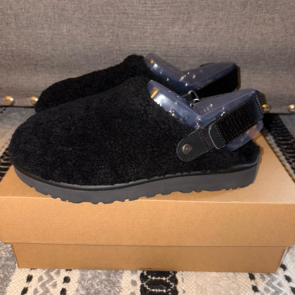 BNIB Ugg Lana clog